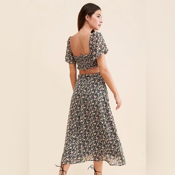 Ruffle Cutout Midi Dress - Picture 3 of 7